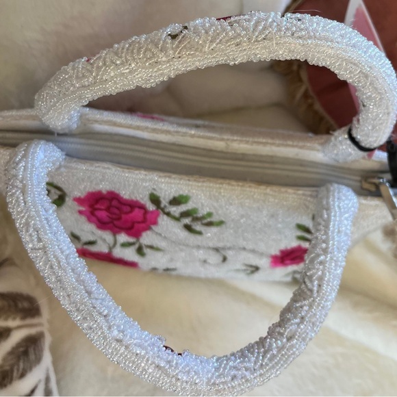 Floral Embroidered White and Pink Handbag excellent condition! Very nice!!! - Picture 10 of 11